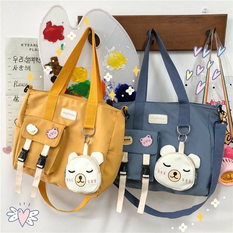รุ่นใหม่ พร้อมส่ง!!!!!!! Miki Bear cross bag (BP) คุ้มมาก ช่องเยอะมากถึงมากที่สุด แถมฟรี! พวงกุญแจหมีเป็นซิป ใส่บัตรใส่เหรียญได้ ถอดออกแยกใช้งานได้ เนื้อผ้ากันน้ำด้วยนะ