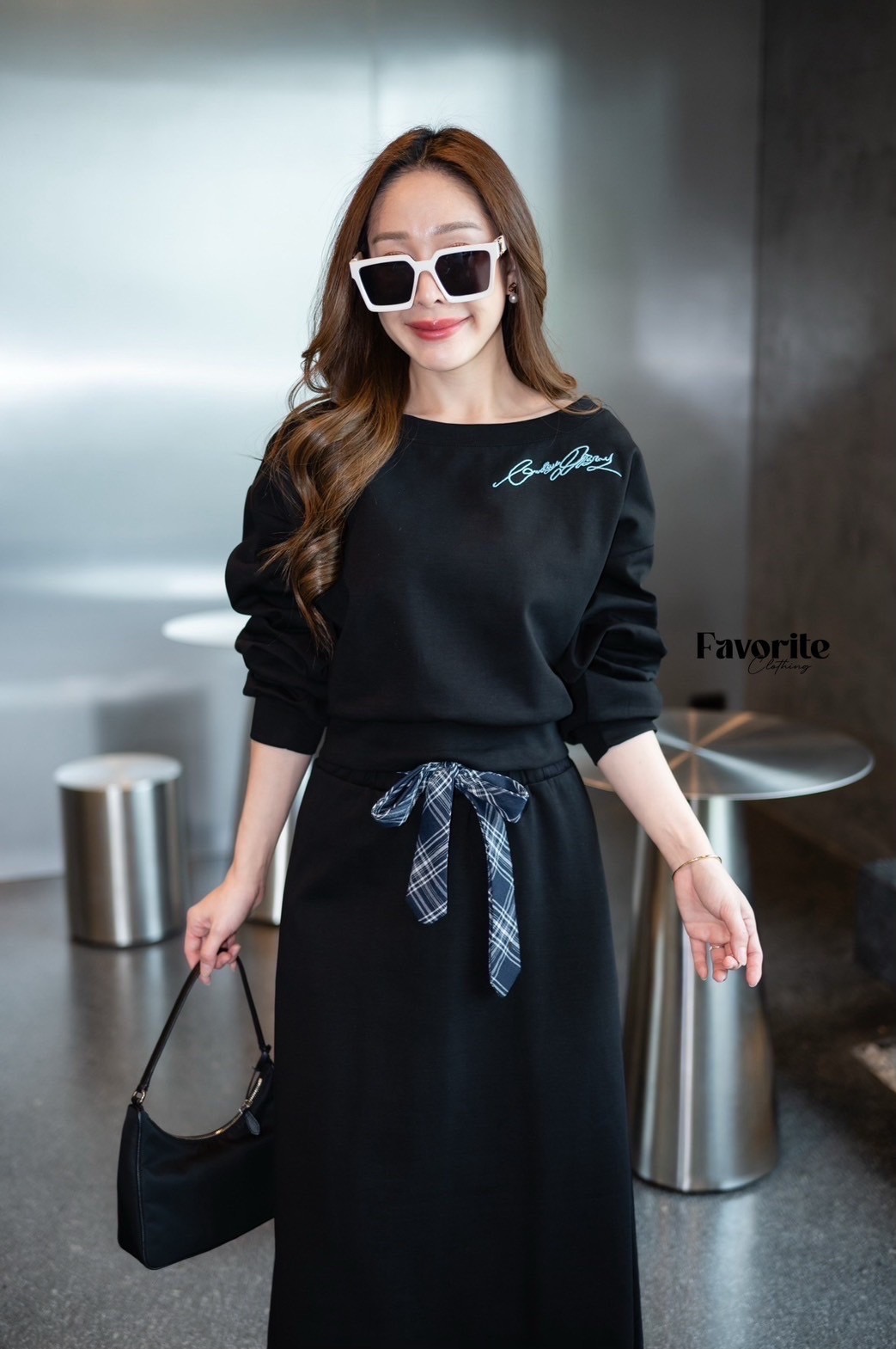 รอบ3 มาแล้วค่าาาา!!!!!! ❣️Set เสื้อแขนยาว+กระโปรงยาว❣️ Set เสื้อยืดแขนยาวคอปาด ปักลายด้านหน้า มาพร้อมกระโปรงผ้ายืด เอวสม็อค มีเข็มขัดผ้าเก๋ๆลายสก็อตมาให้ สามารถปรับผูกได้หลายแบบนะคะ งานดีมากกก ห้ามพลาดเลย!!!