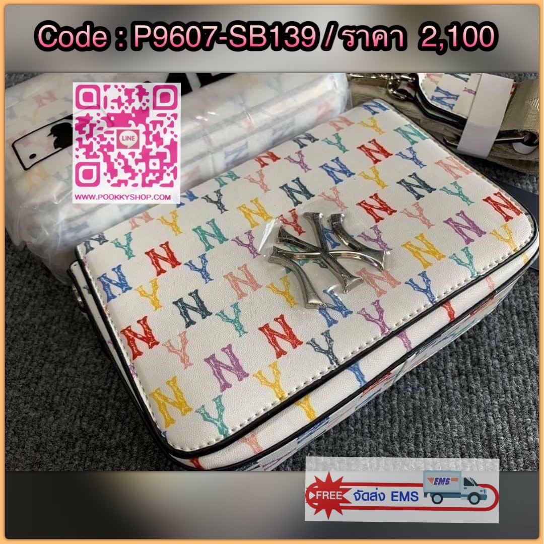 🔥รอบนี้ราคาดีกว่าเดิม🔥พร้อมส่งรอบนี้ราคาดีสุดๆในไอจี3000+‼️ 🎉MLB NY แท้💯 กระเป๋าสะพายข้าง ทรงสวยดีเทลเก๋ โลโก้NYบนกระเป๋าเป็นสแตนเลสอย่างดี งานสวยมากๆค่ะ ลายเก๋สุดๆสายปรับได้ตามระดับค่ะรุ่นนี้ไม่มีไม่ได้แล้วน๊า ป้ายแท็กในตั