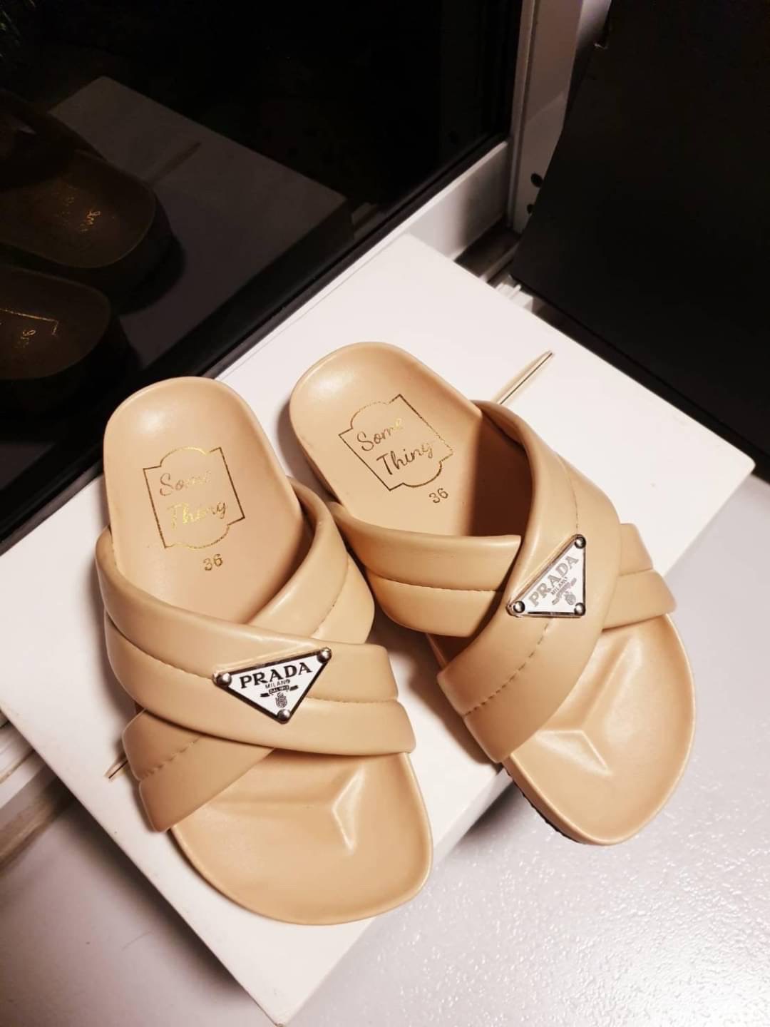 งานแตะPRADA มาใหม่เลยจ้า ชนช้อปน้า หนังนิ่มม้ากก สายนิ่มค่า ลูกค้าที่ชอบงานนิ่ม ใส่สบาย ต้องตำจ้าแม่ ❤️