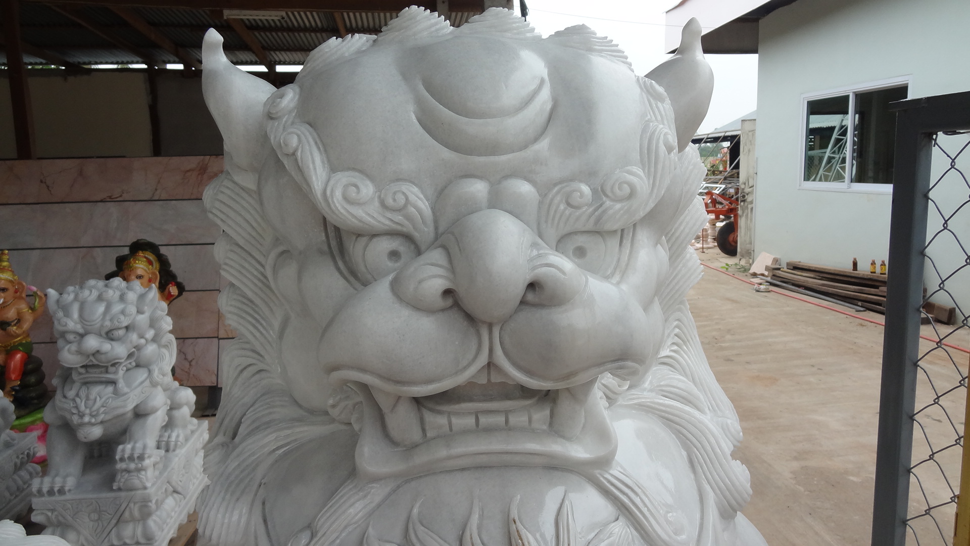 สิงโตปักกิ่ง ขนาด สูง 150 กว้าง 56 ยาว 88 เซนติเมตร