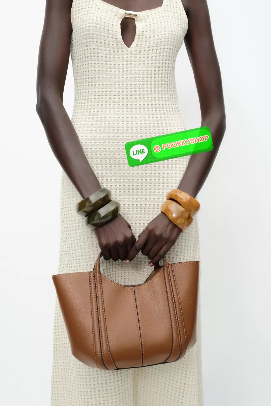 ZARA MINI CITY BAG WITH TOPSTITCHING กระเป๋าถือ /สะพายข้างยกระดับลุคของคุณด้วยกระเป๋ามินิซิตี้ดีไซน์โมเดิร์น โดดเด่นให้กับทุกสไตล์การแต่งตัว