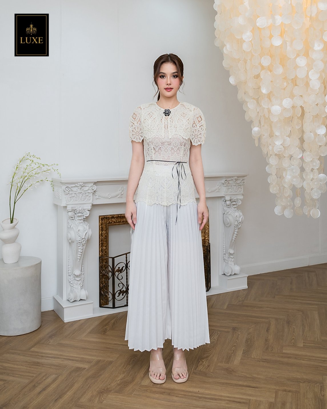 เสื้อแฟชั่น เสื้อลูกไม้ทรงเข้ารูป ดีไซน์เป็นเสื้อคลุมไหล่ในตัว ทำจากผ้าลูกไม้คอตตอนโครเชต์