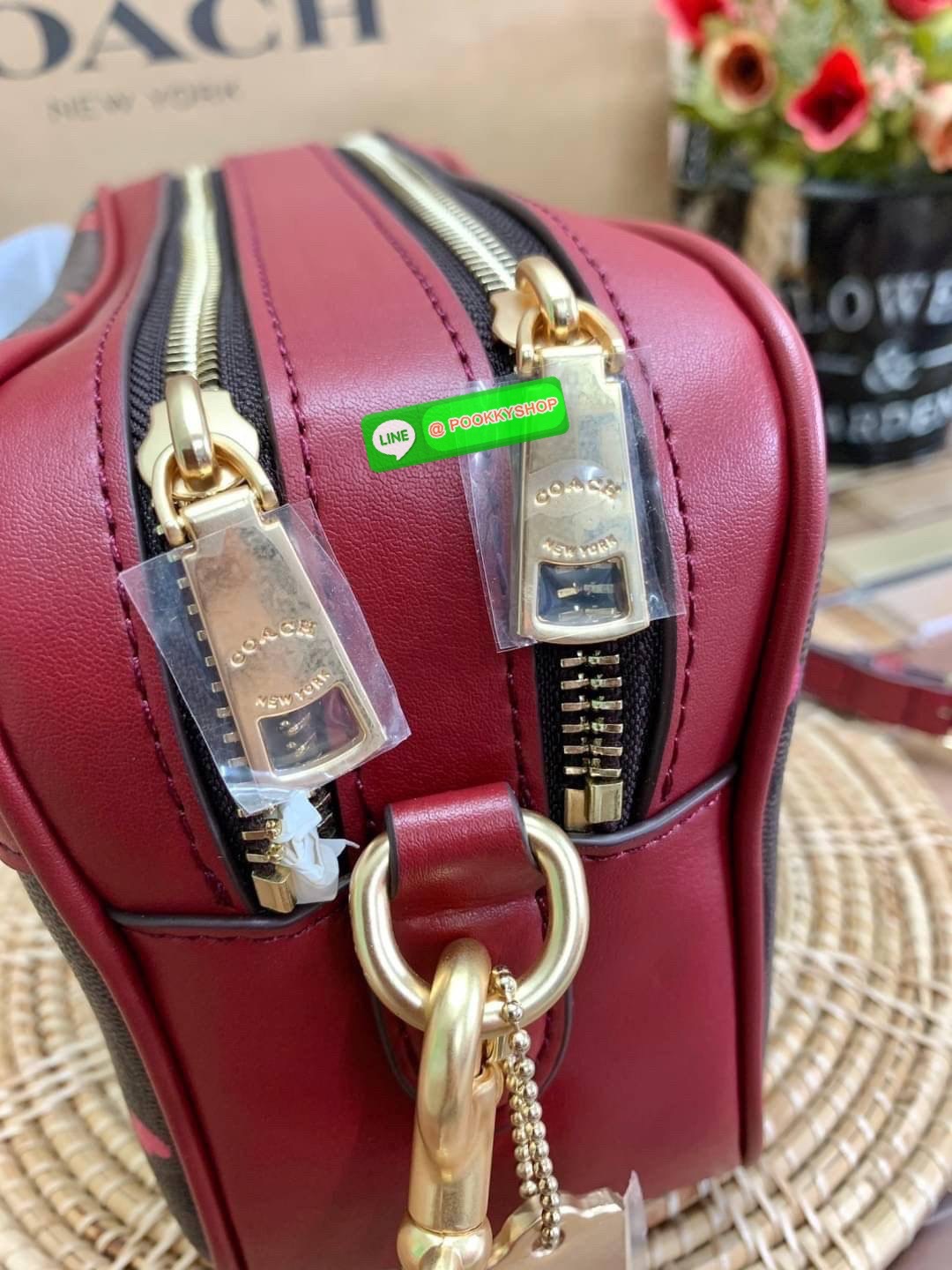 COACH JES CROSSBODY IN SIGNATURE CANVAS WITH HEART PETAL PRINT((C7617)) พร้อมส่งที่ไทยค่ะ! กระเป๋สะพายครอสบอดี้ร์ หนังแท้แคนวาสเคลือบลาย ทั้งใบปริ้นล์ลายดอกไม้หัวใจ สวยหวาน ละมุนหมากๆค่ะ เปิด-ปิดกระเป๋าแบบ2ช่องซิปหลัก ภายในสามารถใส่สัมภาระได้เยอะ ช่องกว้า