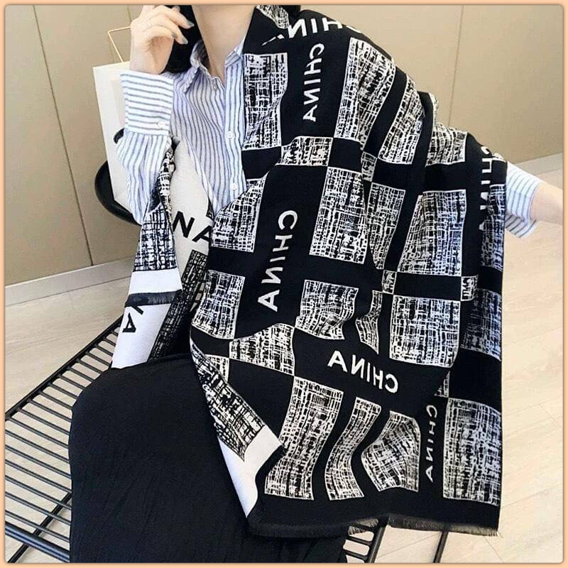 Best seller!! ผ้าพันคอ ลายแบรนด์เนื้อผ้าหนานุ่มๆเกรดพรีเมี่ยม ลายคมชัด งานนี้มาพร้อมกล่อง หรูหรามากค่ะงานนี้ใส่แมทชุดไหนๆก็ดู ไฮโซโก้หรูมากๆค่ะ งานดีๆแบบนี้สไตล์นี้ สาวๆห้ามพลาดกันเลยทีเดียวเชียว ช่วงใกล้เทศกาลแบบนี้ เหมาะจะเป็นของขวัญ ของฝากอีกด้วยนะค่ะ