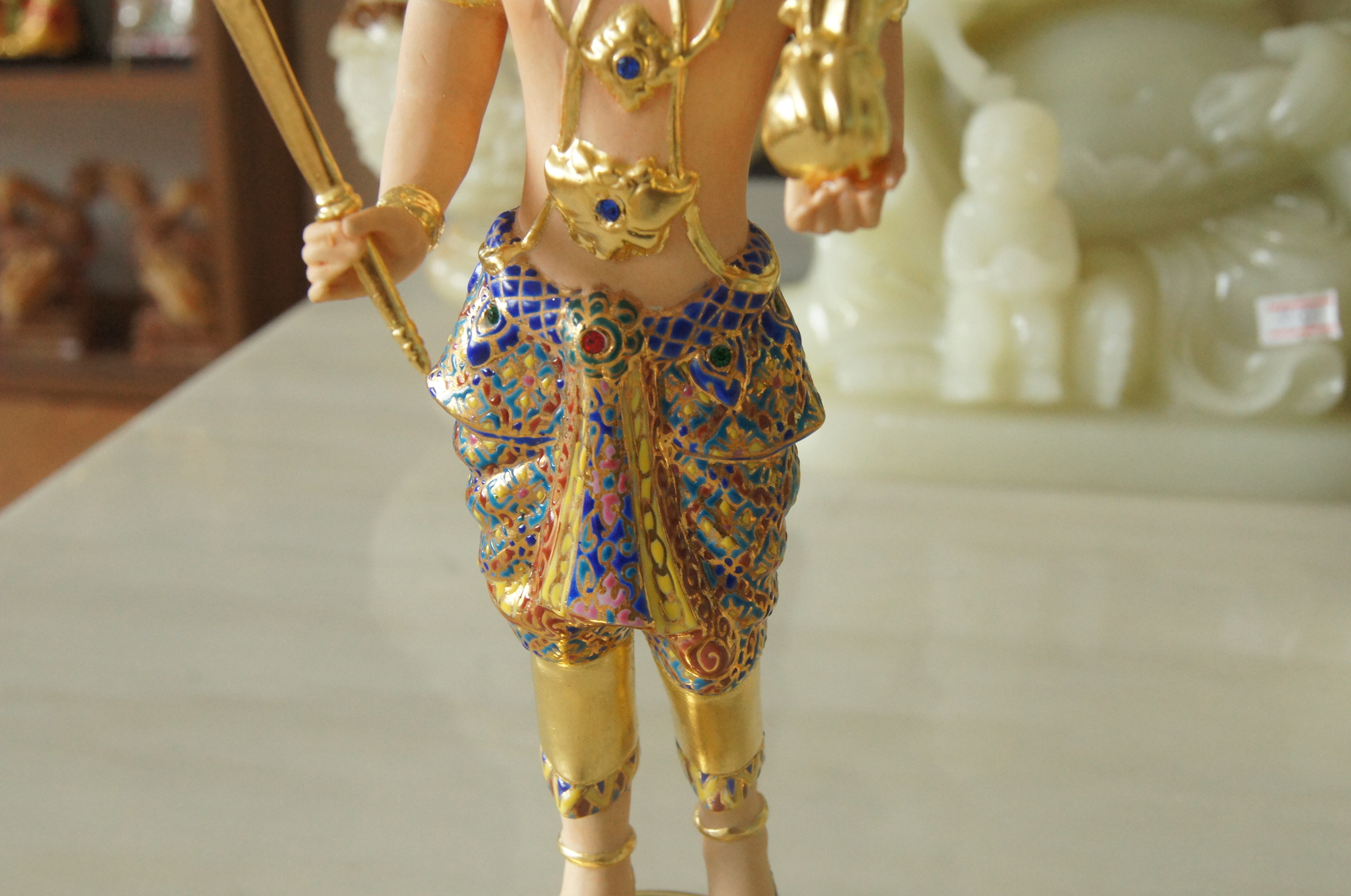 พระชัยมงคล ขนาด สูง 22 กว้าง 6 cm (งานเบญจรงค์ )