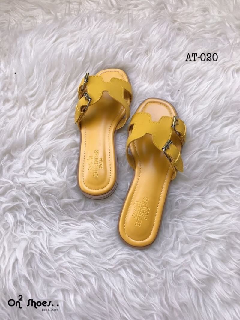 Hermès sandal เข้าแล้วค่ะ..แตะ Hermès รอบนี้หนังดีเวอร์ พื้นปั้มแบรนด์ปั้มนูนชัดแจ๋ว พื้นนิ่มใส่สบาย สวยเบอร์แรงรอบนี้ห้ามพลาดเลยจ้า **รูปสินค้าถ่ายจากงานจริง