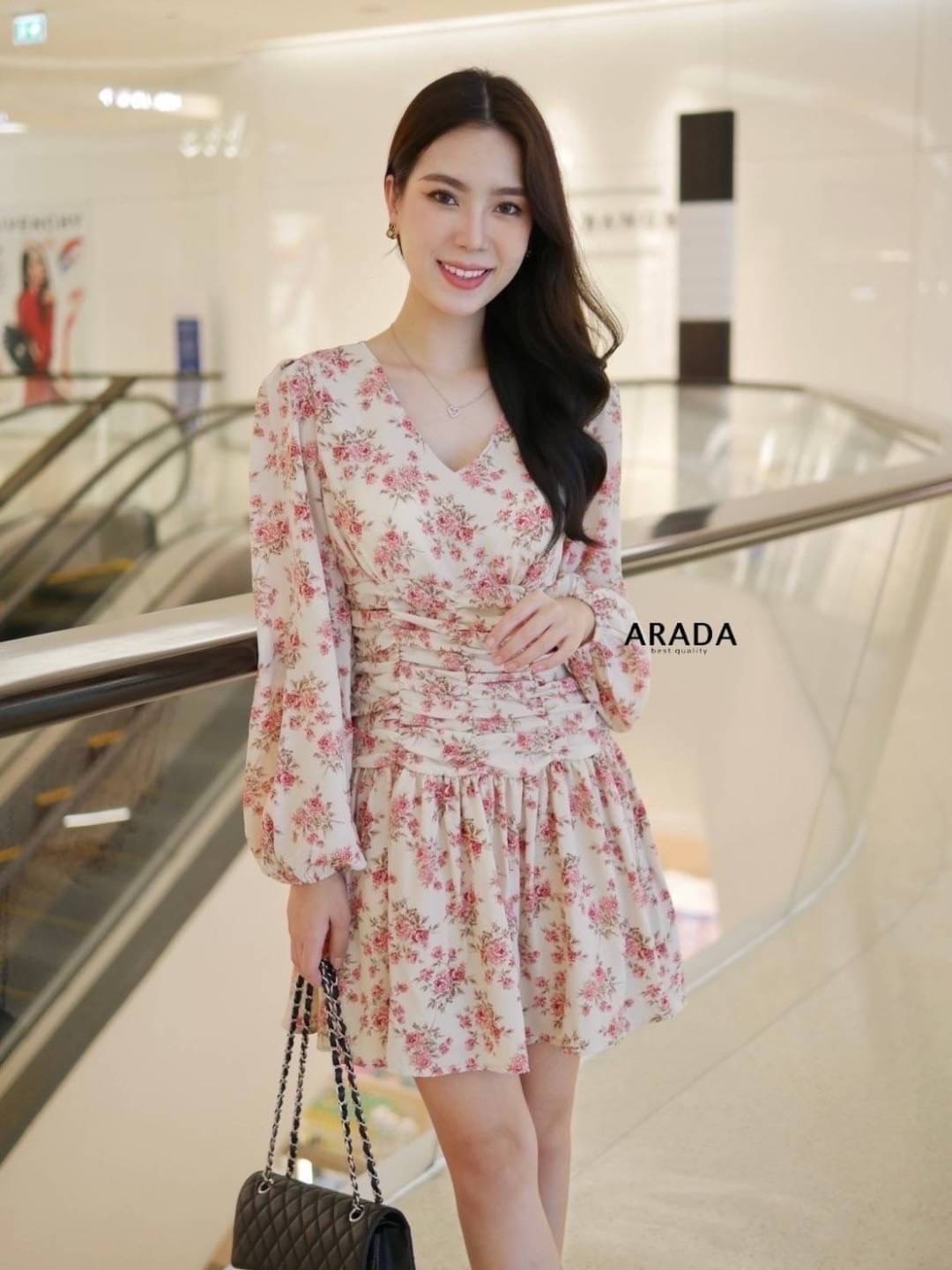 มินิเดรสแขนยาว คอวีลายดอกไม้ งานผ้าสวยใส่ขับผิวเลยคร่า งานมีซับในอย่างดี ใส่สบายไม่ร้อนนะคะตัวผ้า ดีเทลเพิ่มมีเสริมฟองน้ำทำให้ดูหน้าอกทรงสวย ช่วงเอวแต่งเป็นเรเยอร์เป็นชั้นๆเพิ่มความหรู ชุดนี้สาวพลาดไม่ได้นะคะ ต้องมีติดตู้คร่า