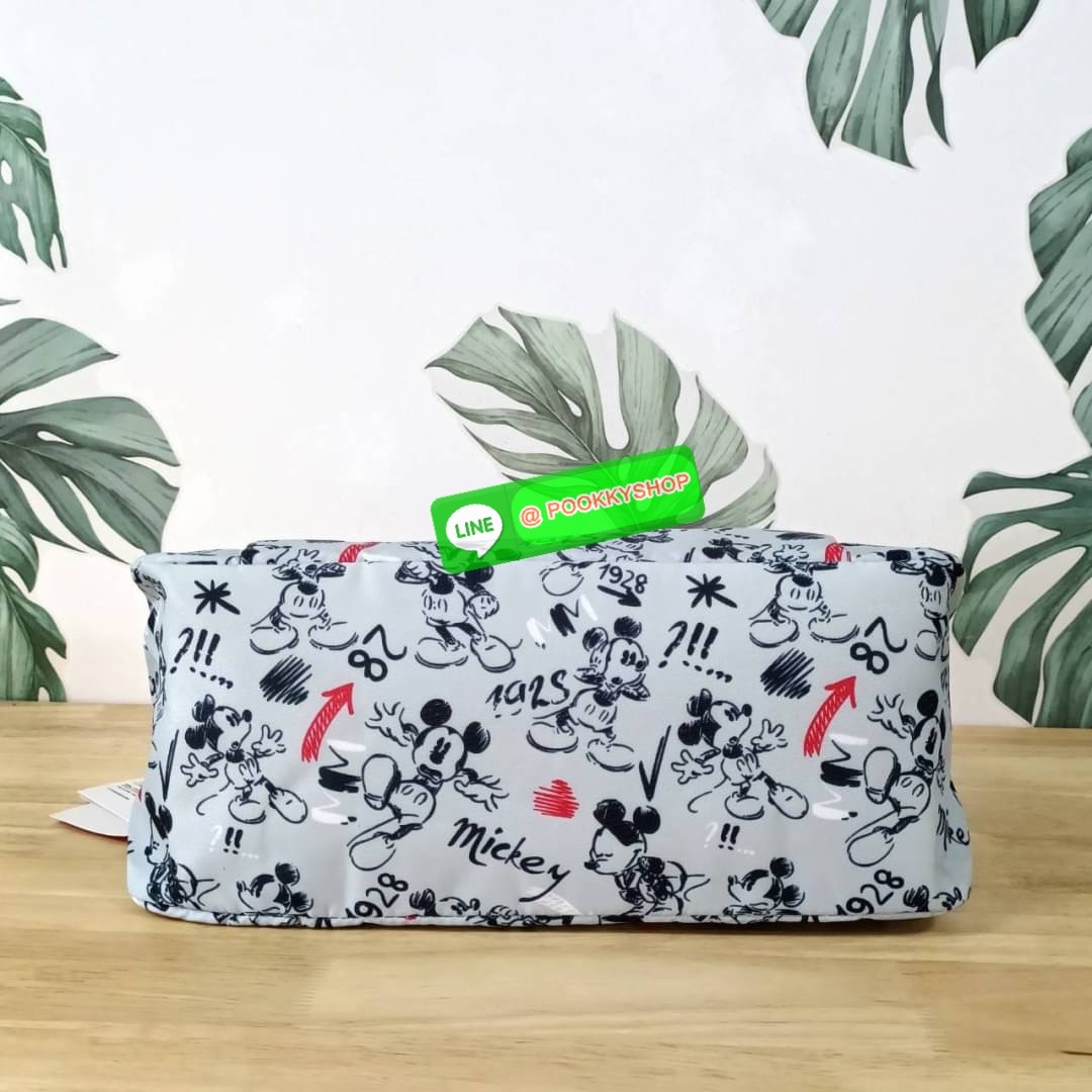 KIPLING ELISE HANDBAG กระเป๋าถือและสะพายไหล่ วัสดุ Nylon +Polyester ขนาดกำลังพอดี จุของได้มาก มีหูจับสองสาย ถือสะดวก น้ำหนักเบา มีช่องซิป ด้านหน้า ช่อง กระเป๋าหลักเปิด-ปิดด้วยซิป มี3 ช่องว่างใส่ของได้จุมากๆ ใส่มือถือได้ กระเป๋าสตางค์ใบยาว และ เครื่องสำอาง