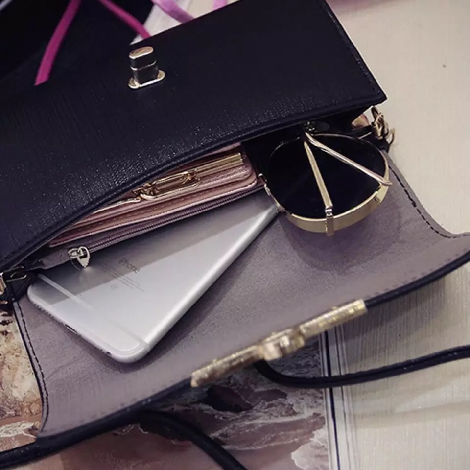 กระเป๋าสตางค์ กระเป๋าคลัชมือ กระเป๋าสะพายข้าง สีดำ เนื้อสวย เรียบหรู คุณหนูมากๆคะ size :ยาว19*สูง12*หนา 6cm