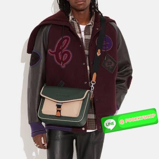 COACH CHARTER MESSENGER IN COLORBLOCK (CH755) กระเป๋าสะพายข้างผู้ชายคอลเลคชั่นใหม่ วัสดุหนังแท้ทั้งใบ เปิดปิดกระเป๋าแบบตัวกดล็อค ด้านในมีช่องหลัก 2 ช่อง ด้านหลังมีช่องซิป 1 ช่อง สายสะพายปรับระดับได้ รุ่นนี้สะพายไปเที่ยวหรือสะพายไปทำงาน ดูดีมากค่ะ