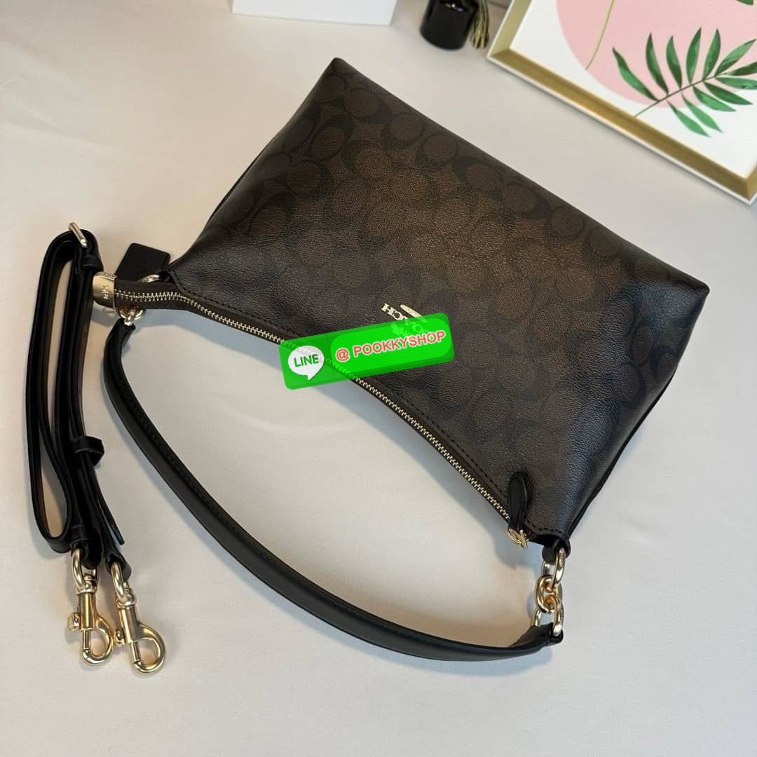 กระเป๋าสะพาย LEWIS IN SIGNATURE CANVAS ( COACH F85696) กระเป๋าหนังลาย C ผ้าใบเคลือบซิกเนเจอร์ พร้อมรายละเอียด หนัง เรียบ] ภายในกระเป๋ามัลติฟังก์ชั่น ปิดด้วยซิป ซับในผ้า