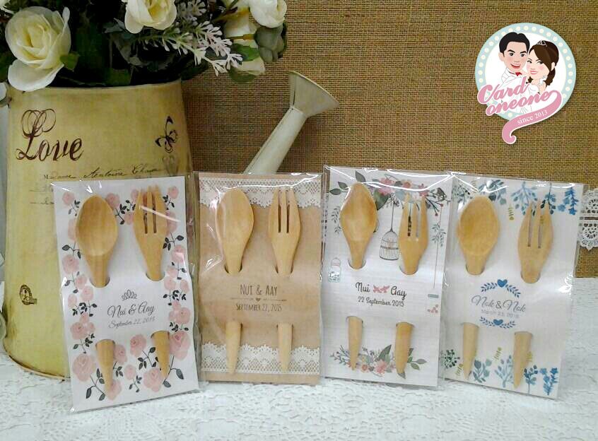 ของชำร่วยแต่งงานช้อนส้อมไม้ ในซองกระดาษ