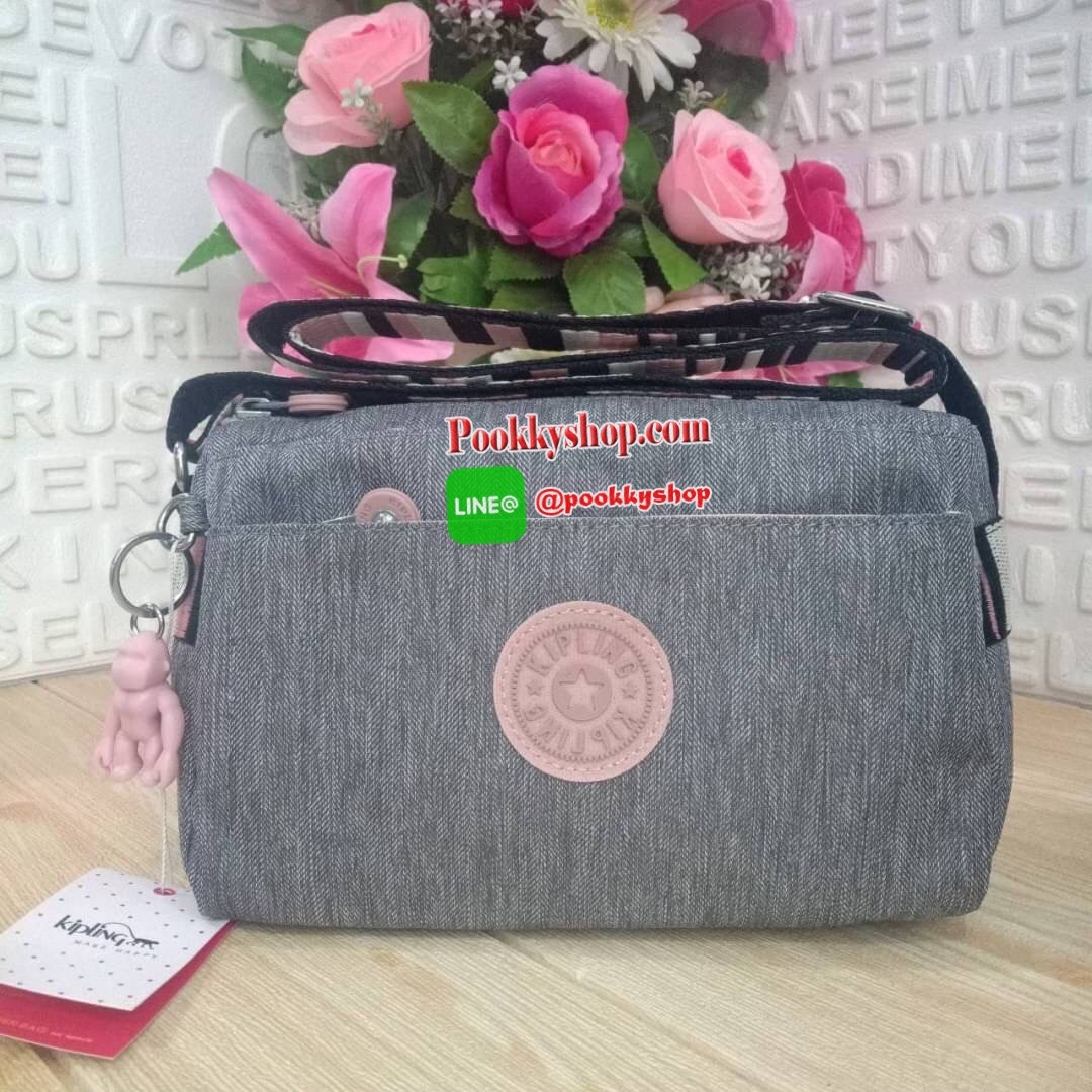 KIPLING Mini Crossbodybag กระเป๋าสะพายข้างขนาดกะทัดรัด ผลิตจากวัสดุ Nylon+ Polyester100% มีช่องใช้งานแยกย่อยมากถึง 4 ช่อง -ด้านหน้ามีช่องซิป 2 ช่อง -ช่องหลักโล่ง กว้าง จุของใช้ได้เยอะ -ด้านหลังมีช่องซิปอีก 1 ช่อง มาพร้อมพวงกุญเเจลิง สายสะพายยาวสามารถปรับไ