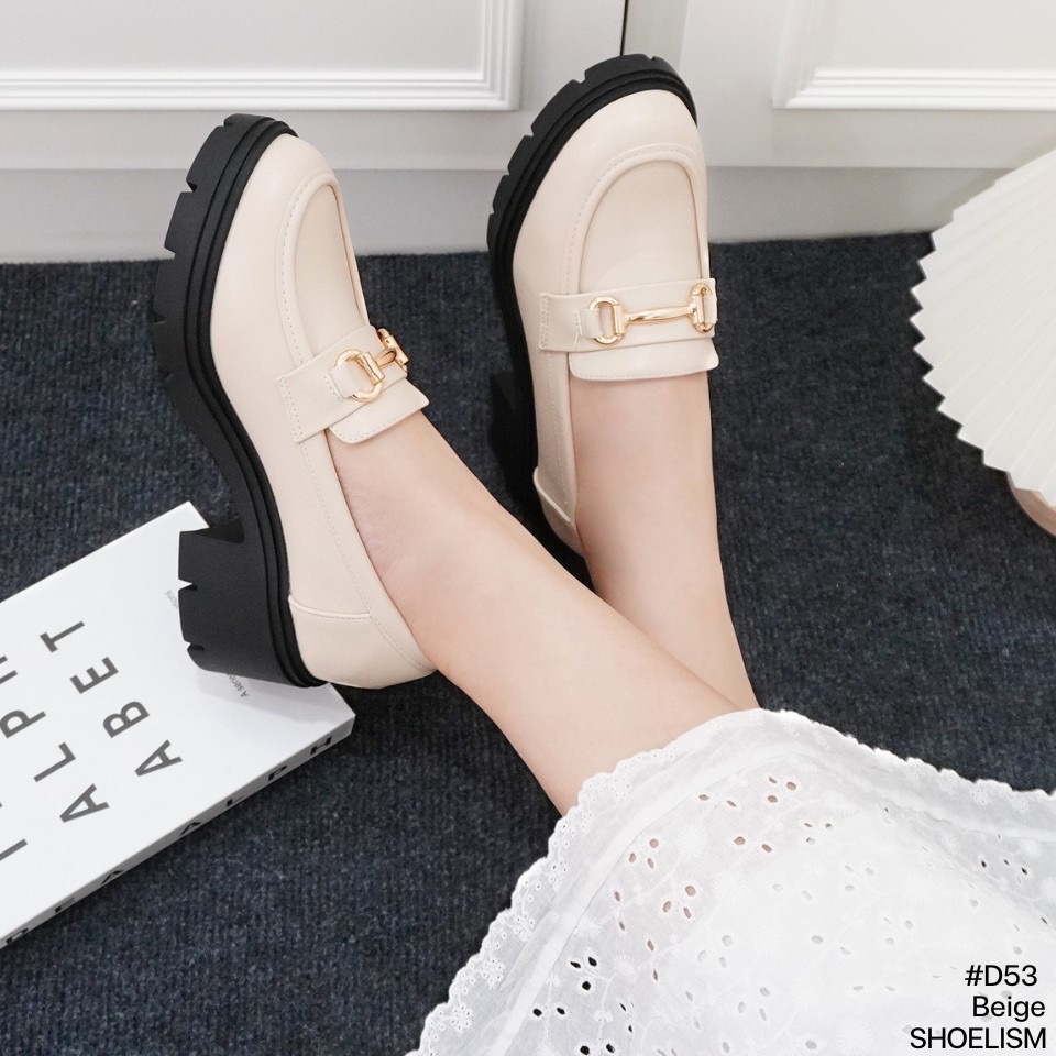 วันไหนๆ ก็ต้องคู่สวย!🥰 Loafers รุ่นใหม่ ที่มาพร้อมดีไซน์หัวมนสุดคลาสสิก สไตล์มินิมอลเกาหลี และพื้นหนานุ่มนิ่มที่เดินสบายตลอดวัน แมทช์ได้ทุกลุค ทั้งหวาน ทั้งชิค ไม่มีเบื่อ! พร้อมให้คุณเลือกช้อปถึง 3 สี สั่งเลย!!