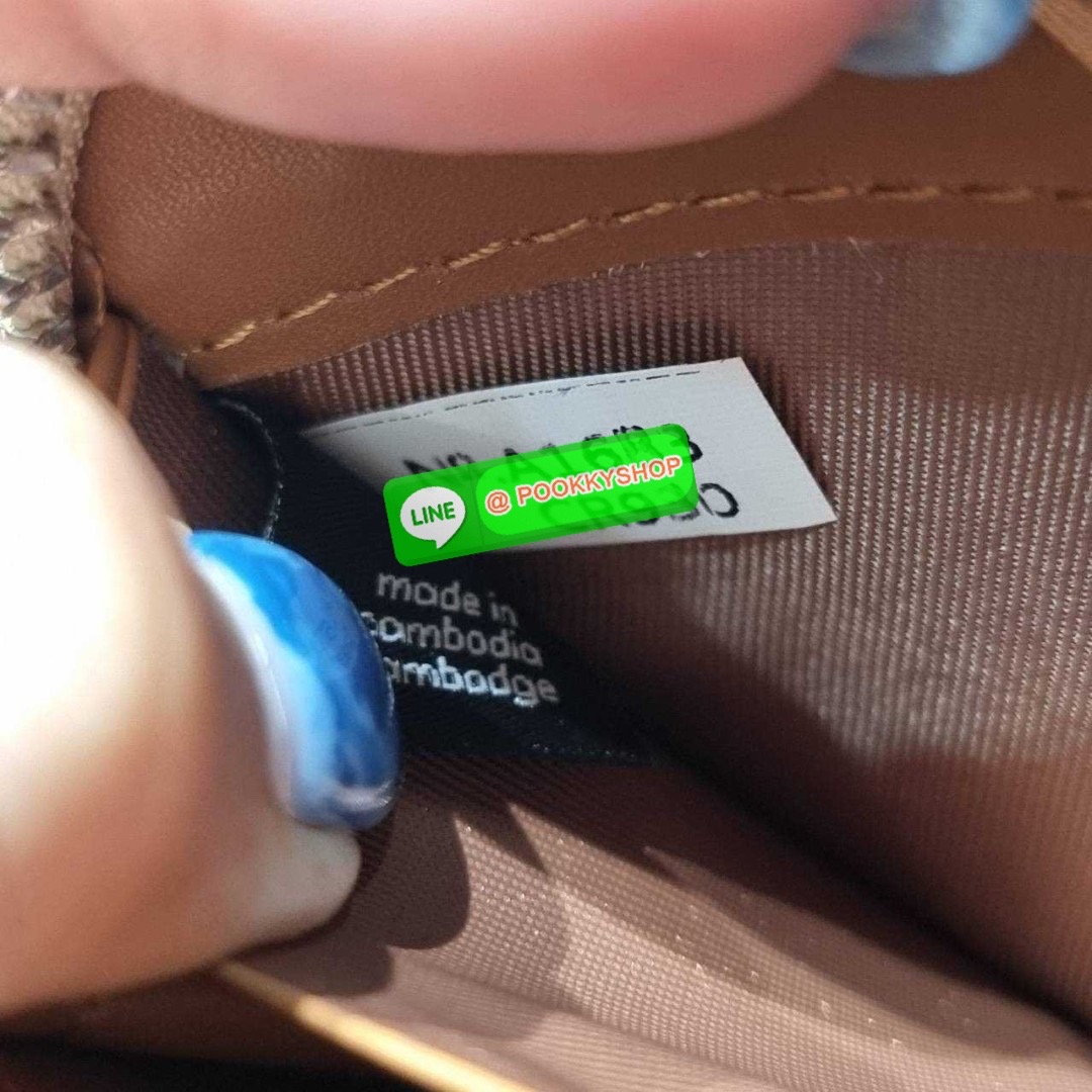 🔆 Model COACH CJ373 LONG ZIP AROUND WALLET WITH FLORAL PRINT 🔆 Details กระเป๋าสตางค์ใบยาว คอลเลคชั่นใหม่ กับดีไซน์ใหม่ ลวดลายดอกไม้สดใสรอบใบโดดเด่น สะดวกใช้งานและขนาดกำลังเหมาะมือมากๆ รูดใช้งานด้วยซิปรอบใบ ภายในแบ่งสัดส่วนไว้อย่างดี มีทั้ง