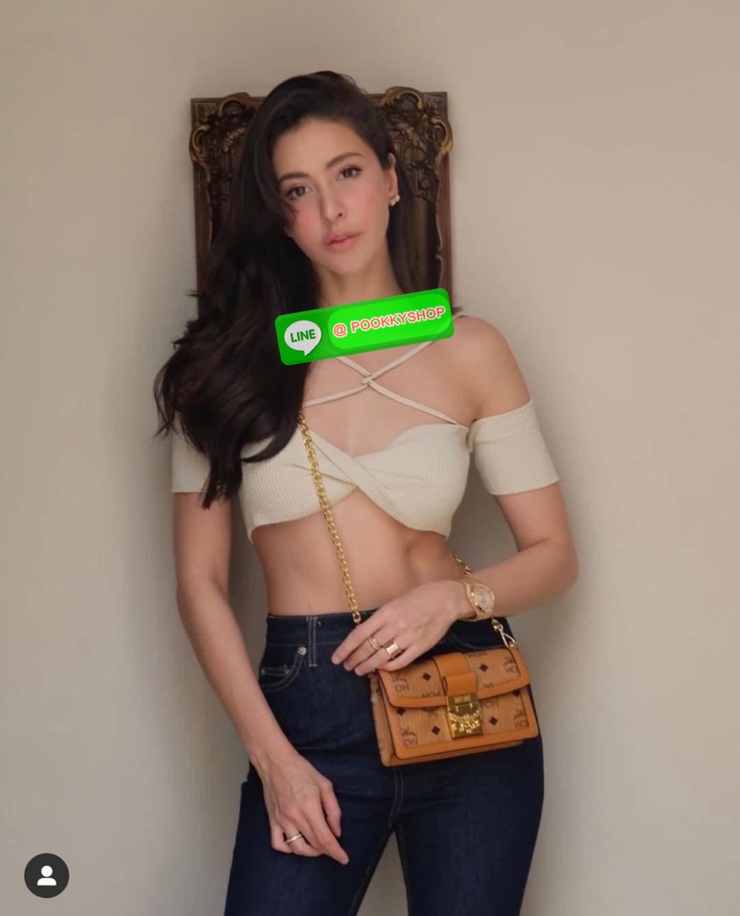 MCM Gretl Cossbody in visetos กระเป๋า Gretl กระทัดรัด ไอเทมใหม่ สุดฮิต ที่สาวๆต้องมีคะ วัสดุหนังแคนวาส ตัดหนังแท้ มาพร้อมสายสะพายโซ่อะไหล่สลับหนัง ข้างช่องโล่งสามารถใส่มือถือ iPhone Pro max ได้เหมาะสำหรับสะพายเที่ยวชิวๆในวันหยุดพักสบายๆ สีน้ำตาลคอนยัคทีแม