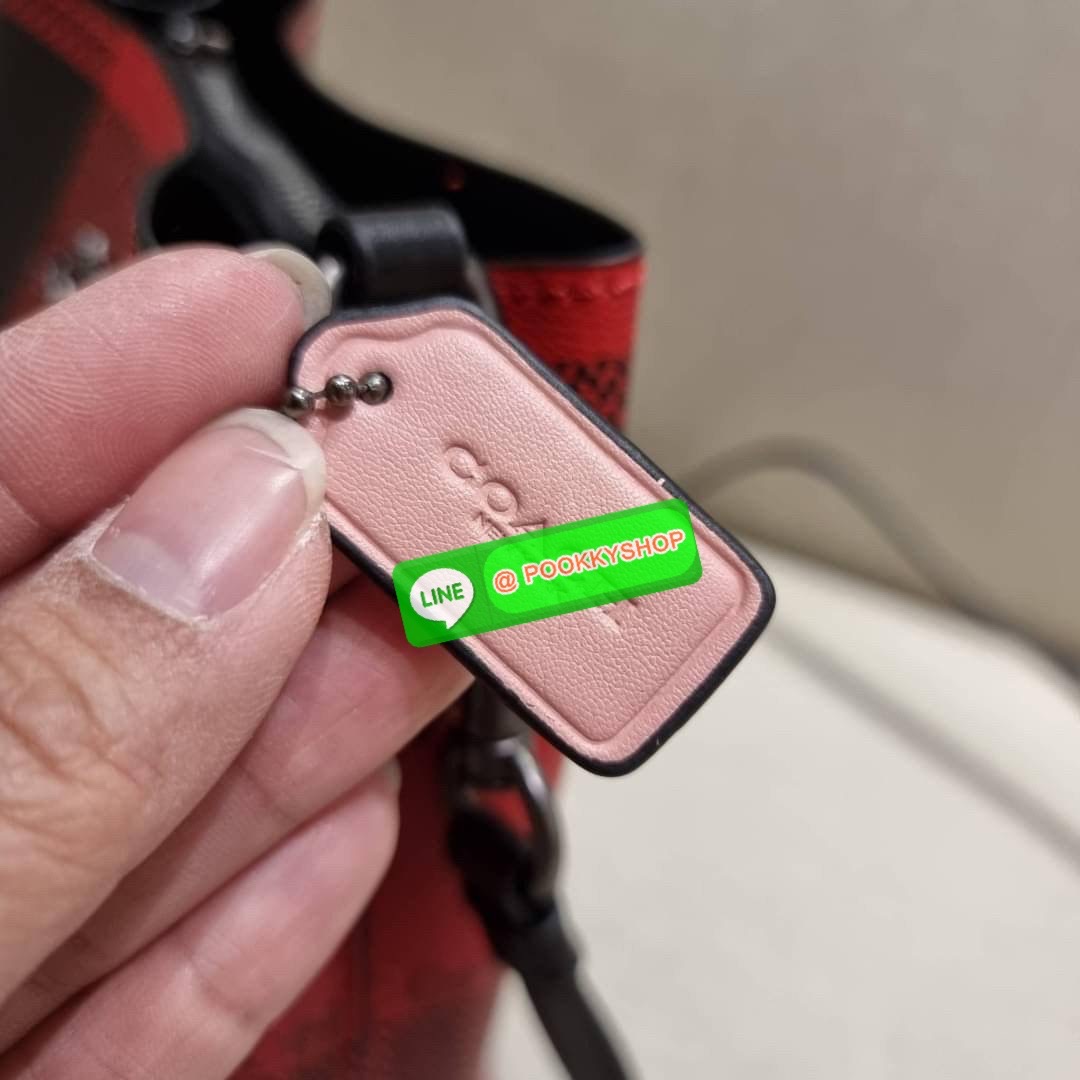 COACH 7267 MINI TOWN BUCKET BAG WITH BUFFALO PLAID PRINT คอลเลคชั่นใหม่ล่าสุด!! น้องสาวคนสวยมาแล้วจ้า สีแดงโดดเด่นต้อนรับเทศกาลคริสต์มาส 🎅🎄 กระเป๋าบัคเก็ต ไซส์มินิ ใบจริงน่ารักม้าก!! น่าใช้แบบที่สุด วัสดุหนังแคนวาสเคลือบลาย สวยคม เปิด-ปิดด