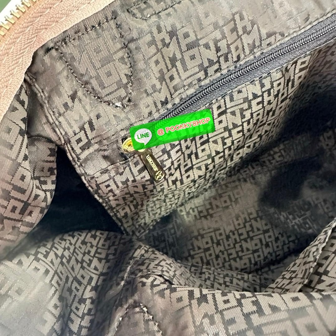 LONGCHAMP Le Pliage Xtra L Leather Handbag 🔖กระเป๋าสะพายคอสบอดี้ รุ่นใหม่โด่ดเด่นลูกเล่นของลูกปัดห้อยสีสันสดใส ทำให้กระเป๋าดูมีลูกเล่นมากขึ้น 🔖วัสดุ : หนังวัวทั้งใบนิ่มน่าสัมผัส 🔖เปิด-ปิดแบบกระดุมแป็ก มีซิปปิดปากกระเป๋าอีกชั้น ป้อง