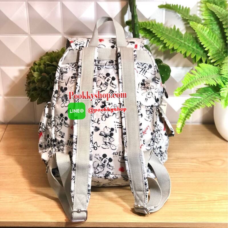 Kipling City Pack seoul go Medium Backpack Kipling Mickey Mouse collection มาพร้อมดีไซน์ทันสมัย สนุกสนาน ใช้งานได้อย่างคล่องตัว ด้วยสีและลายสุดคลาสสิก โดดเด่นด้วยพื้นที่ภายในและช่องต่างๆ ที่ให้คุณจัดเก็บของสำคัญได้ครบถ้วน