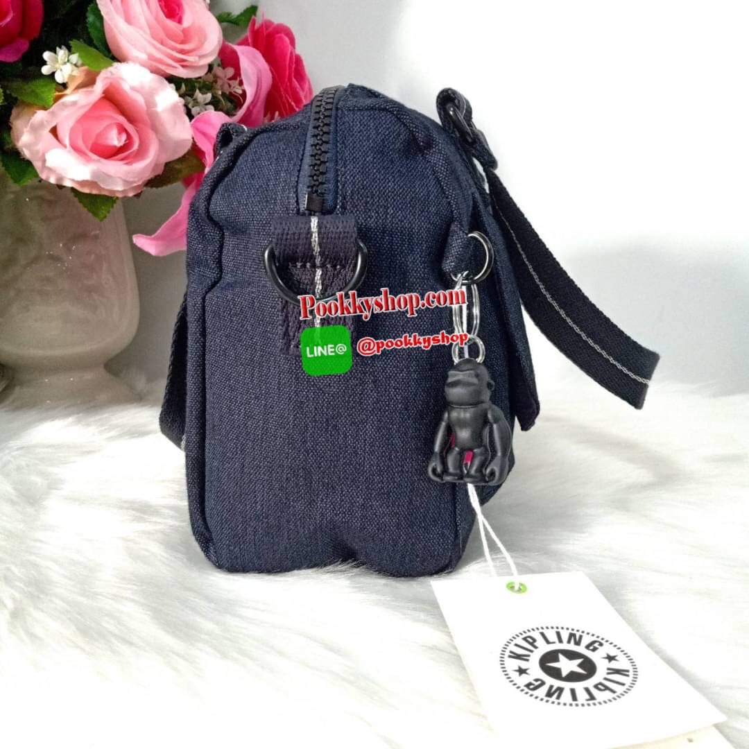 Kipling Brynne handbag & shoulder bag กระเป๋าถือหรือสะพายข้าง รุ่นใหม่จาก Kipling รูปทรงโค้งมนสวย พร้อมสายสะพายแบบคล้องแขนและสายสะพายยาว สามารถใช้งานได้ทั้ง 2 แบบ ด้านหน้ามีช่องใส่ของใช้จุกจิก ด้านในช่องโล่งกว้าง มีซิปข้างและช่องใส่ของแยกอีกฝั่ง เหมาะกับก