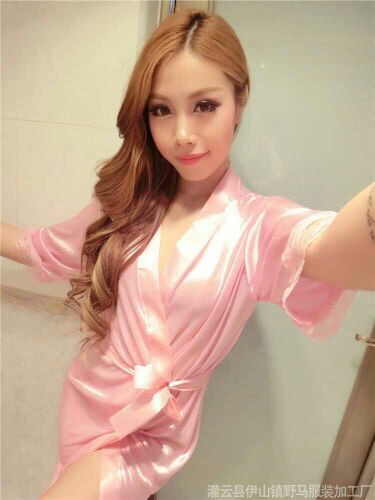 เสื้อคลุม เซ็กซี่ ชุดคลุม อาบน้ำ กิโมโน ผ้าไหมเทียม สีชมพูอ่อน สีหวาน ผ้านิ่ม ลื่น ใส่สบายมาก พร้อมสายผูก + กางเกงใน G-string