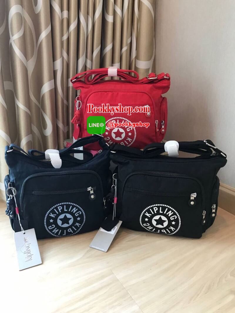 Kippling GABBIE S Crossbody Bag with Phone Compartment Bag รุ่นชนช้อป!! กระเป๋าสะพายทรงครอสบอดี้ แบบกระชับกับลำตัว วัสดุPolyamide100% มีช่องซิปใช้งานได้ทุกมุม ช่องใหญ่ภายในกว้าง ใส่มินิไอแพค กระเป๋าสตางค์ยาวและอื่นๆจุได้เยอะ สามารถสะพายได้ทั้งสายคู่และสาย