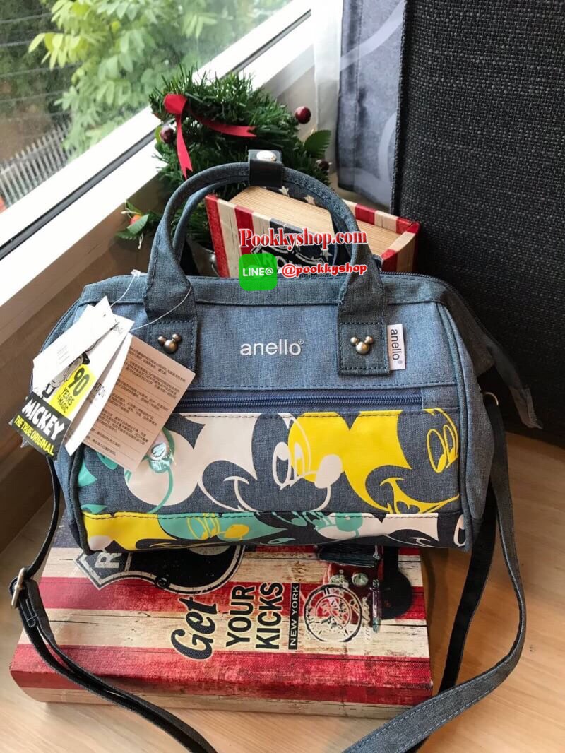ANELLO MICKEY LIMITED EDITION REGULAR SHOULDER BAG DT-G002 รุ่นลิมิตเตทจาก Mickey90’s มาในรูปแบบ2way สไตล์Boston วาดลวดลายและสีสันแล้วสกรีนลายลงบนเนื้อผ้า สีสันตัวการ์ตูนแมทช์เข้ากับกระเป๋า ยังมีซับในพิมพ์ลายมิ้กกี้พิเศษสำหรับคอลเลคชันนี้เท่านั้นคร้า!!