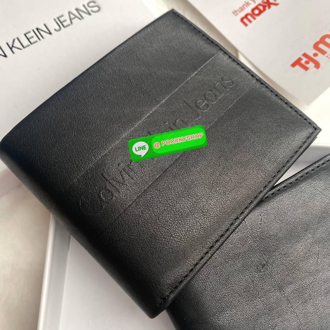 Calvin Klein leather wallet with credit card fold set กระเป๋าสตางค์ใบสั้น และ ที่ใส่บัตรย่อย สุดคุ้มมอบให้เป็นของขวัญหรือใช้เองก็แนะนำค่ะ set นี้มาเท่าไรก็หมดคะ รีบจับจองนะคะ มาพร้อมถุงกระดาษแบรนด์ด้วยนะคะ