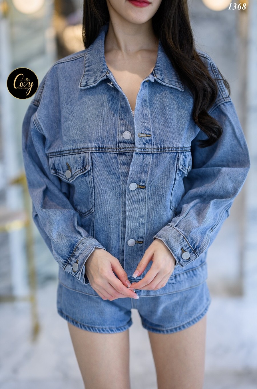 เสื้อแฟชั่น เสื้อยีนส์ฟอกผ้านิ่มแขนยาวติดกระดุมเงินปั๊มสีเงินปลายแขน อกผ่าหน้าติดกระดุมปั๊มเงิน 5 เม็ด