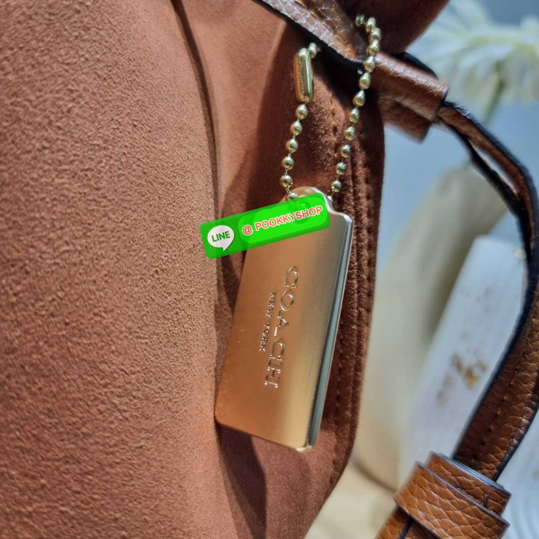 COACH CM091 ANDY CROSSBODY Details คอลสุดฮิต ดีไซน์สุดฮอต ให้สาวๆได้สวยหรู ดูแพงก่อนใคร กับกระเป๋าสะพายข้างขนาดกำลังสวย ดีไซน์ไม่เกร่อ มีดีเทลรูดเก็บปากกระเป๋า ปรับเปลี่ยนทรงได้เลย กิมมิคล้วนๆ ปากกระเป๋ามีกระดุมแม่เหล็กปิดกันของหล่นได้ ภายในโล่งกว้าง เลิศ