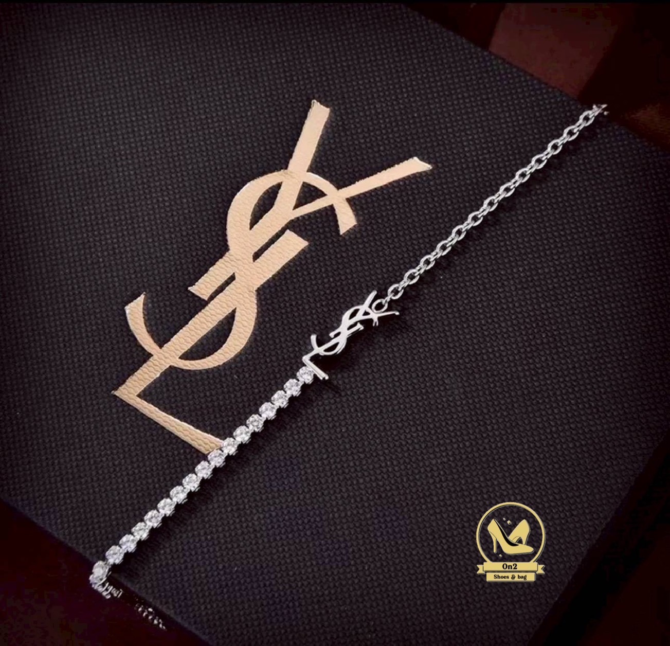 สร้อยข้อมือ YSL อัปลุคสวยรุ่นฮิต ที่ควรมีไว้ครอบครอง ใส่แล้วปังมากช่วยเพิ่มรายละอียดให้การแต่งตัวของคุณเป๊ะขึ้น 😚งาน Must-Have ที่ต้องมีสักเส้นนะคะ
