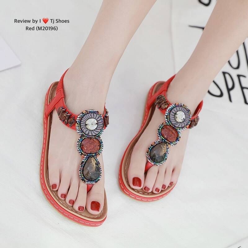 พร้อมส่งรุ่นนี้เกร๋มากบอกเลย รองเท้ารัดส้นนำเข้า ใส่นิ่มสบายมาก พื้นรองเท้าเกาะพื้น ช่วยกันลื่นได้ดี จับแมทกับชุดง่าย ใส่แล้วดูเกร๋ดูน่ารักมากๆ แถมใส่ได้ตลอด ไม่มีเอ้าท์ ของจริงงานดี สวยตรงปกแน่นอน เพราะทางร้านถ่ายรูปจากสินค้าจริง สวยเป๊ะมาก ควรมีไว้เป็นค