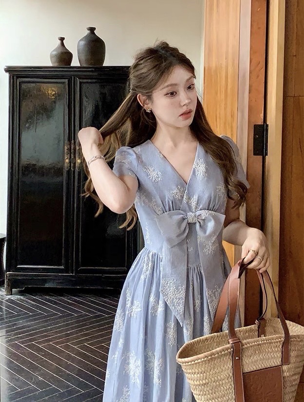 เดรสแฟชั่น เดรสลายริ้วเนื้อผ้าปักทั้งตัวสวยหรูมากๆค่ะ มีฟองน้ำจัดให้ทรงสวย(อกมีกระดุมแป๊ก)