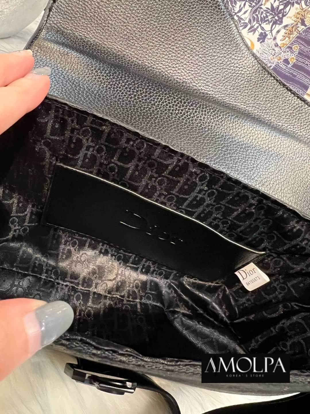 กระเป๋า CHRISTAIN DIOR SADDLE POUCH งานสวยมากก เหล่าบรรดาเซเลปทั้งหลายก็สะพายกัน