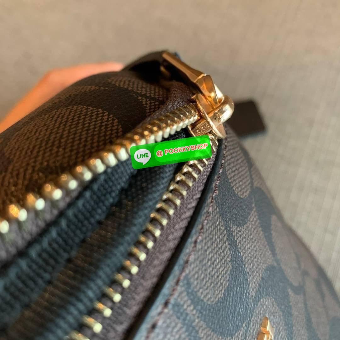 COACH F48740 BELT BAG IN SIGNATURE CANVAS กระเป๋าคาดอกทรง Unisex ทรงโดมรุ่นยอดฮิตไม่มีตกเทรน สวยเท่ทุกสี วัสดุหนังแคนวาสเคลือบคุณภาพดีตัดหนังแท้ ทนทาน ใช้งานง่าย ภายในเป็นช่องโล่ง ใส่ของได้เยอะ หยิบจับได้สะดวก ใช้ได้ทั้งชายและหญิง ใบจริงสวยไม่ผิดหวังคะ