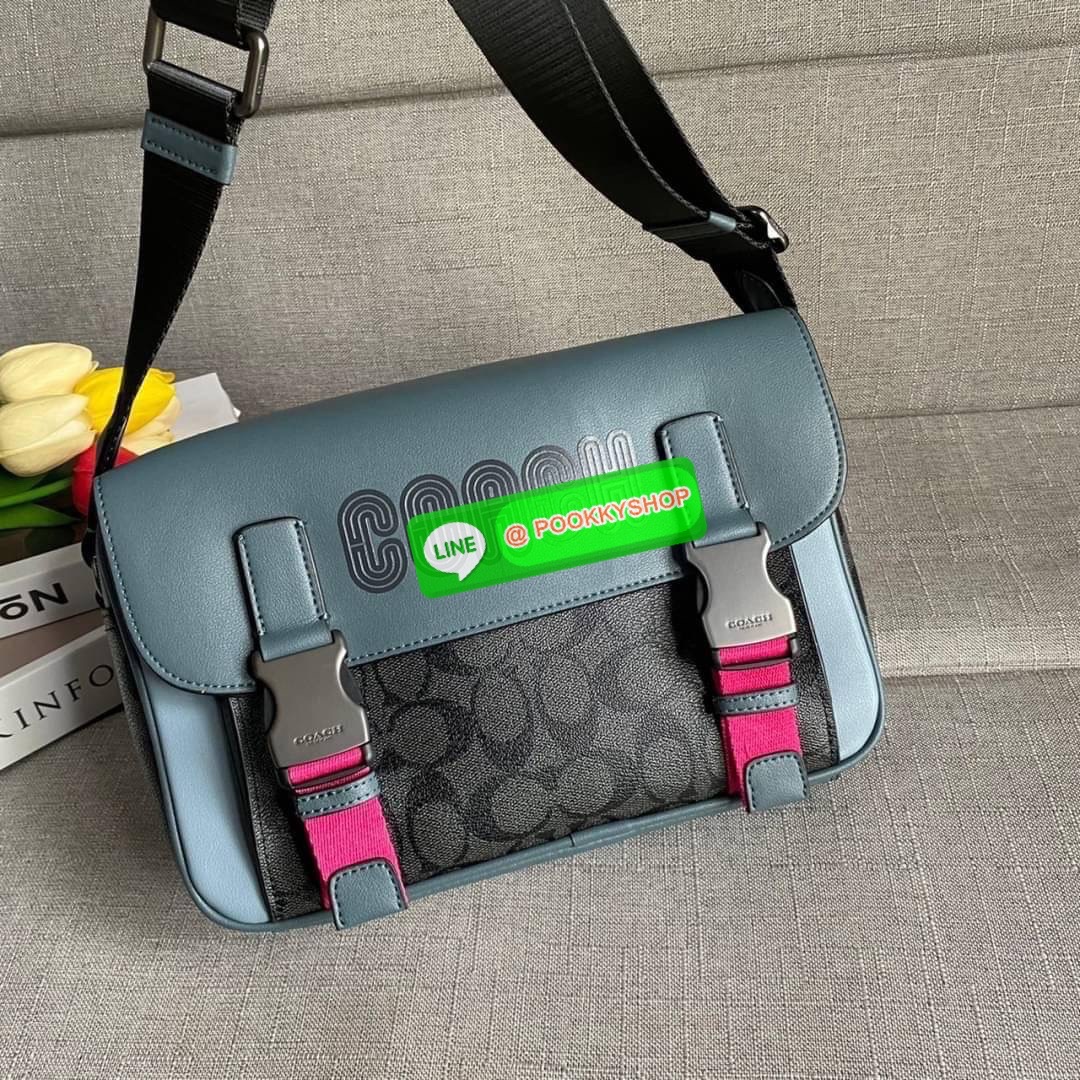 COACH TRACK CROSSBODY IN COLORBLOCK SIGNATURE CANVAS WITH COACH PATCH (C6657) 🛍🛍กระเป๋าสะพายทรงแมสเซ็นเจอร์ ทรงสวยรุ่นที่ต้องมีติดตัวคะหนุ่มๆ จุของได้เยอะมากแบ่งเป็นสัดเป็นส่วน วัสดุหนังแคนวาสสลับหนังแท้ กระเป๋ามีตัว ล็อค มีซิปด้านใน ด้านห