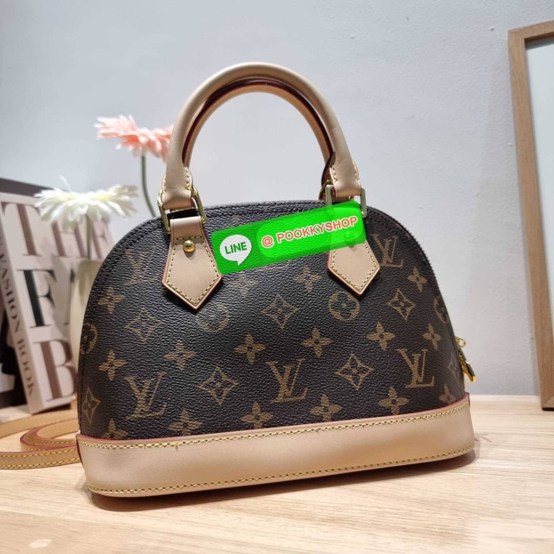 HOT ITEM!! LV Alma bag กระเป๋าทรงโดมสุดฮิต ที่สาวๆตามหา สวยสะพายขับผิว อัพลุคไฮน์ที่สุด ขนาดกำลังดี วัสดุหนังแคนวาส สลับหนัง cowhide เรียบ ดูหรู หูจับในตัวทำให้ใช้งานได้สะดวก และมีสายครอสสะพายข้างให้ เปิด-ปิดด้วยซิป มีกุญแจล็อคได้ ภายในโล่งกว้าง ใส่ของสำค
