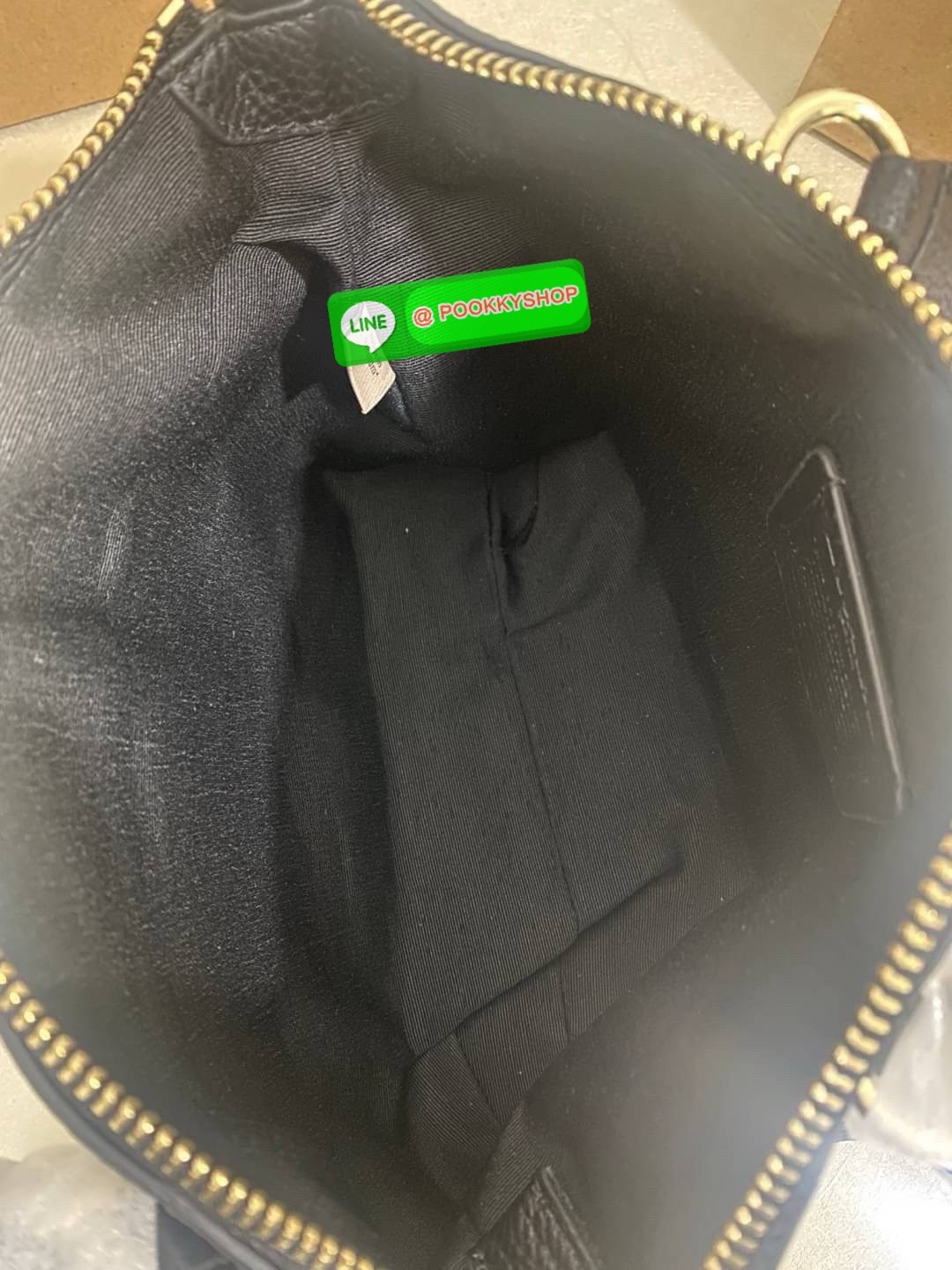 COACH MINI KELSEY SATCHEL IN PEBBLE LEATHER (F57563) 🖤 สีดำคลาสสิก หนังแท้ทั้งใบ สายสะพายถอดได้ 🎀 ขนาดกำลังพอดี ใส่ของจำเป็นได้ครบ มือถือ กระเป๋าสตางค์ พวงกุญแจ 💎 อะไหล่ทองสวยเรียบหรู มีป้ายห้อย COACH และโลโก้ปั๊มกลางใบ