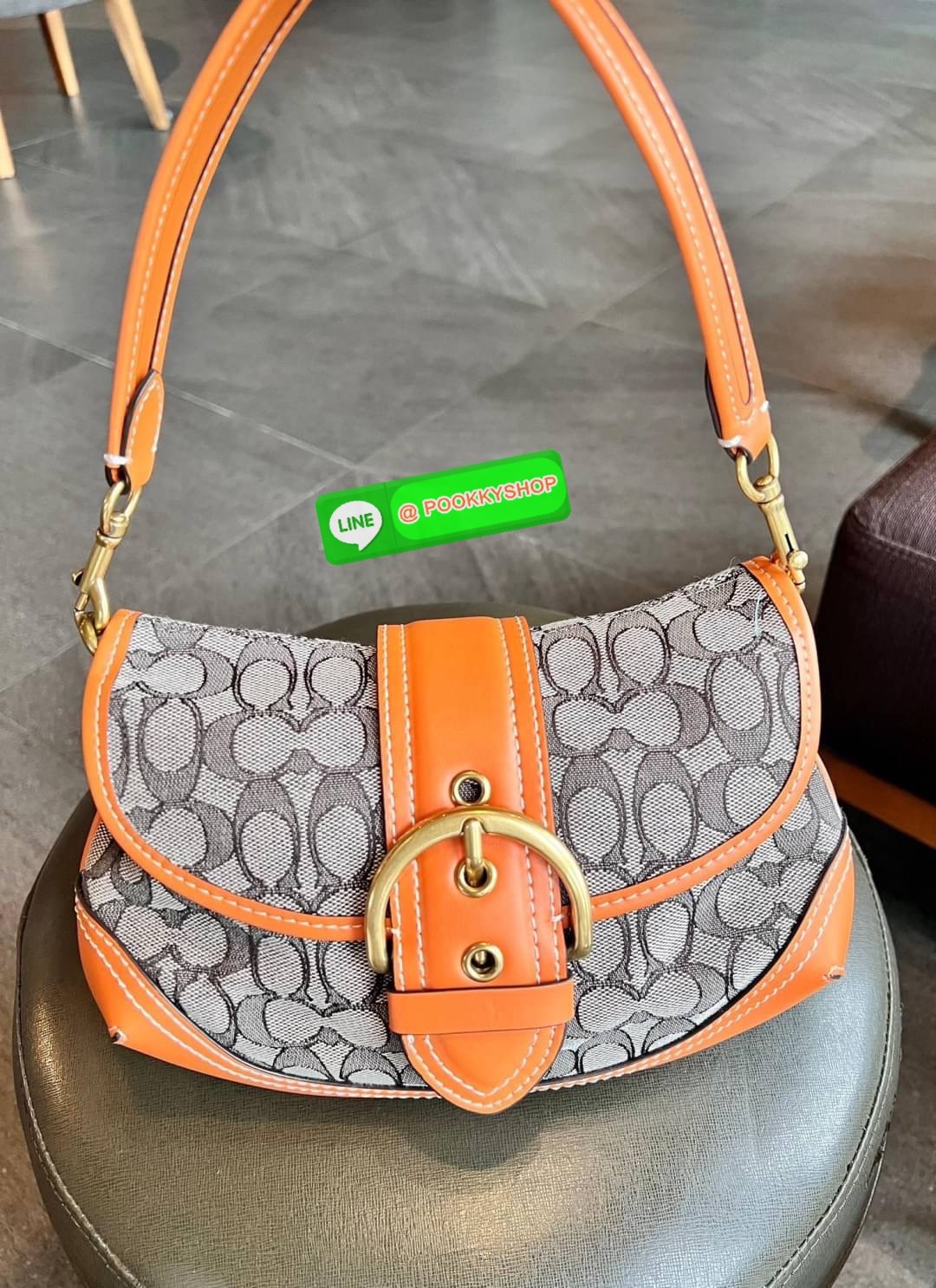 🌟NEW ARRIVAL! วินเทจสุดๆ ใช้กี่ครั้งก็ไม่เบื่อ สวยมากๆค่ะ COACH THE SOHO FLAP LIMITED RE-EDITION!! 💌พร้อมส่ง มาค่าห้ามพลาดคลาสสิค แมทได้กับทุกชุด! 📌รุ่นนี้ต้องมีป้ายแบรนด์Limitedห้อยมาด้วยนะคะ วัสดุJacquard +หนังแท้สวยงาม เปิด-ปิดก