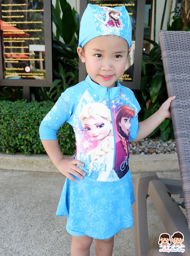 ฮ ( For Kids สำหรับเด็กอายุ 6เดือน-14 ปี ) Swimsuit for Girls ชุดว่ายน้ำ เด็กผู้หญิง Disney Frozen ชุดว่ายน้ำบอดี้สูท เสื้อแขนยาว กระโปรงกางเกงขาสั้น สีฟ้า ลาย เจ้าหญิง อันนา เจ้าหญิงเอลซ่า มาพร้อมหมวกว่ายน้ำและถุงผ้า สุดน่ารัก ใส่สบาย ชุดว่ายน้ำเด็กผู้หญ