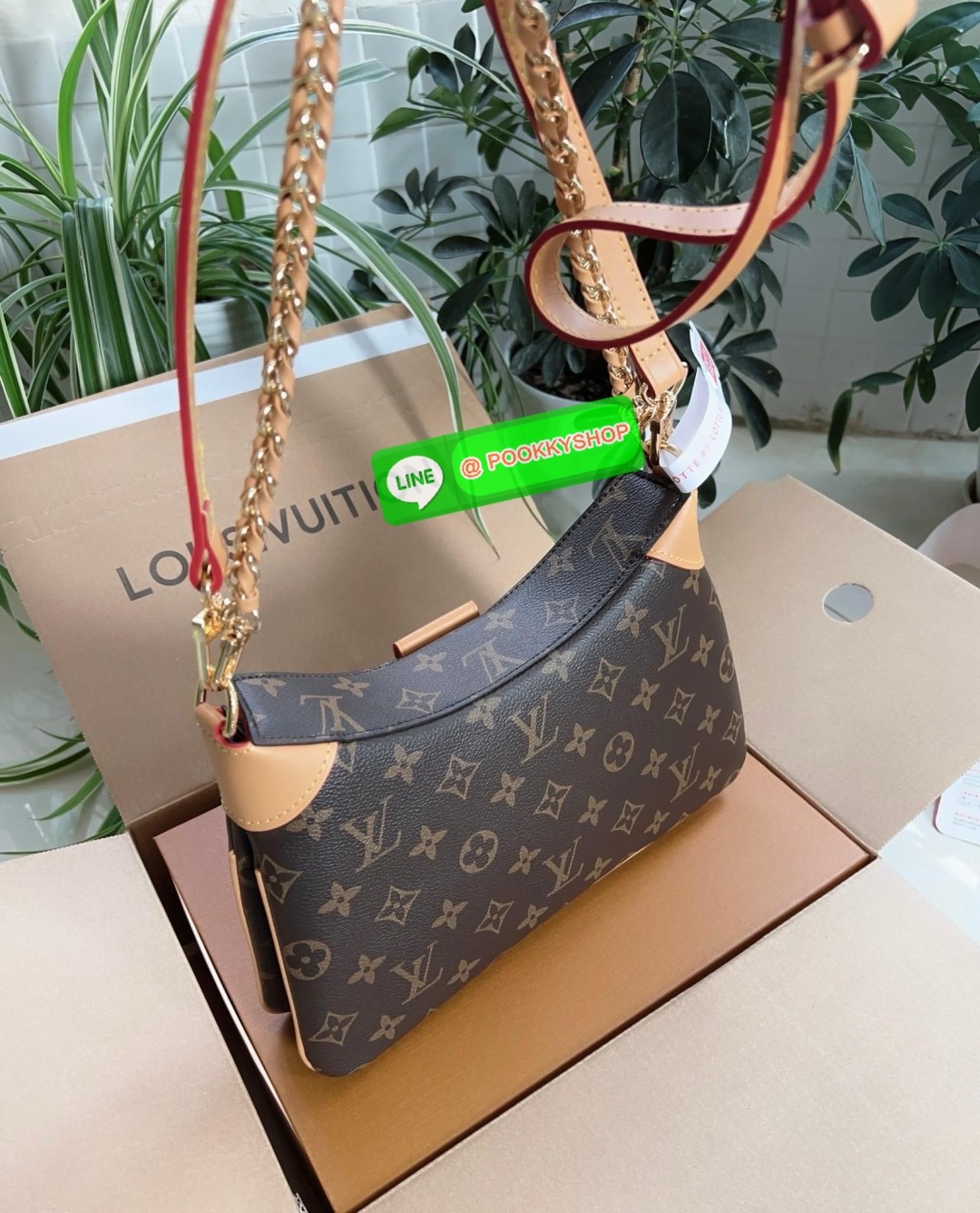 NEW IN เป็นอีกหนึ่งรุ่นที่สวยและดูดีมาก ห้าทพลาด! LOUIS VUITTON TWINNY BAG ((VIP GIFT DUTY FREE ตปท.)) 🔖พร้อมส่ง! เปิดออกมาน้องจะมีความหอมอ่อนๆในตัว คือดีย์มากๆ หนังแท้อย่างดี มีความนิ่ม ทรงสวย เก๋ ใช้ได้กับทุกๆวันไม่เบื่อเลยค่ะสาวๆ