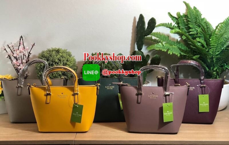 Kate Spade Cedar Street Mini Harmony Crossbody Small Handbag กระเป๋าสะพายใบเล็กสุดน่ารัก วัสดุหนัง Saffiano สวยหรูอยู่ทรงสไตล์ น่ารักไม่ซ้ำใคร ด้านหน้าประดับโลโก้สีทองสวย ภายในมีช่องซิปและช่องเล็ก สามารถใส่ ipad mini กระเป๋าสตางค์ใบยาวของใช้ได้จุกจิกได้เย