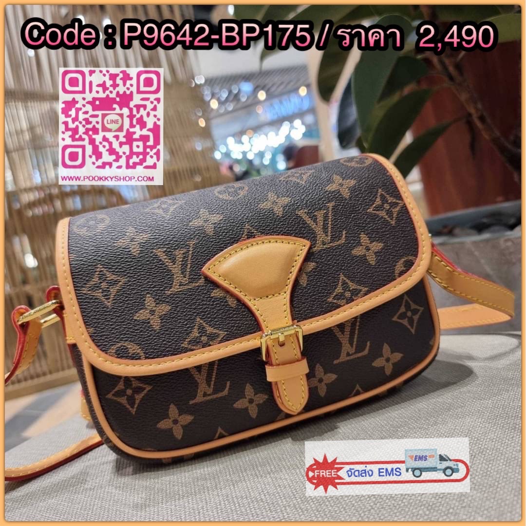 Rare item!! LV sologne crossbody bag ที่สุดของรุ่นหายากที่จัดเต็มให้แบบฟูลเซ็ท กระเป๋าสะพายราคาสุดคุ้มจากเคาน์เตอร์ dutyfree ที่ดีไซน์ออกมาน่ารักน่าใช้ ขนาดกำลังสวยมาก วัสดุหนังแคนวาส เปิด-ปิดด้วยกระดุมแม่เหล็ก ภายในโล่ง มีช่องซิปแยกให้ ใส่ของสำคัญได้สบาย