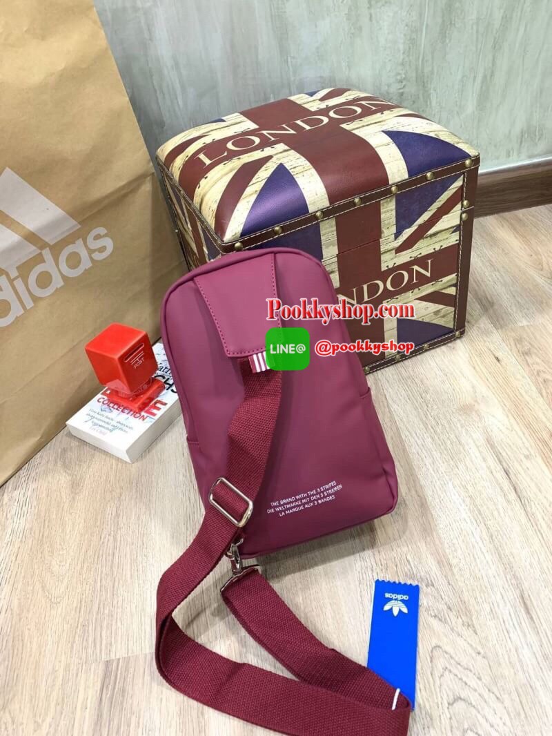Adidas Originals 3D Mini Airline Waist Bag กระเป๋าสะพายสไตล์สปอร์ตทรงคาดอกรุ่นใหม่ดีไซน์สุดฮิตสไตล์ ISSEY MIYAKE เปิดปิดด้วยซิปคู่ปั้มโลโก้แบรนด์ ภายในสกรีนโลโก้ ช่องกว้างมีช่องใส่มินิไอแพค ใส่กระเป๋าสตางค์ยาวได้ ผลิตจากวัสดุที่โปร่ง ป้องกันการอับชื้นได้ด