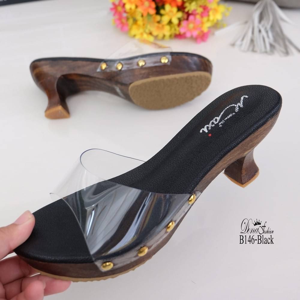 B146 เกี๊ยะหยดน้ำ งานส้นเกี๊ยะส้นหยดน้ำ ทรงสวมหน้าใส ให้คุณอวดผิวหน้าเท้าได้สุดๆ สวมใส่กระชับ ส้นเกี๊ยะไม้แท้น้ำหนักเบา ติดพื้นยางกันลื่นอย่างดีหน้าเชิ่ดเดินง่าย งานสวยที่คุณไม่ควรพลาด