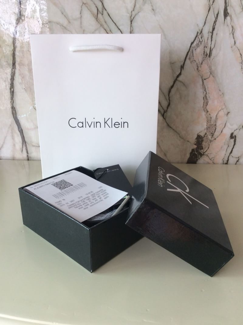 Calvin Klein Real leather เข็มขัดผู้ชาย Calvin Klein Real leather หนังแท้ หัวเข็มขัดตัวอักษรแบรนด์ CK ดูเก๋มีสไตล์ New item! ชุดของขวัญสำหรับคุณผู้ชาย เข็มขัด ที่ใครหลายคนรอคอย ดีไซน์เรียบหรู ตามแบบฉบับของCKเลยคะ จะ ซื้อเป็นของขวัญ ของฝาก ปีใหม่ ดีเลิศค่า