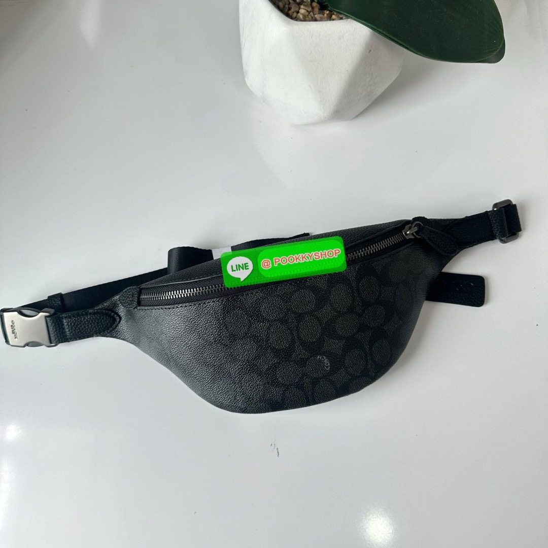 COACH Charter Fanny pack synthetic (C7700) 🔖กระเป๋าคาดอกรุ่นใหม่ไซส์มินิ ขนาดกำลังดี ทรงหล่อ 🔖วัสดุ: แคนวาสตัดสลับหนังแท้ 🔖สายปรับระดับได้ 🔖มี2 ช่องซิป ด้านหน้าและด้านหลัง 🔖ภายในช่องหลักมีช่องใส่ของจุกจิก1ช่อง