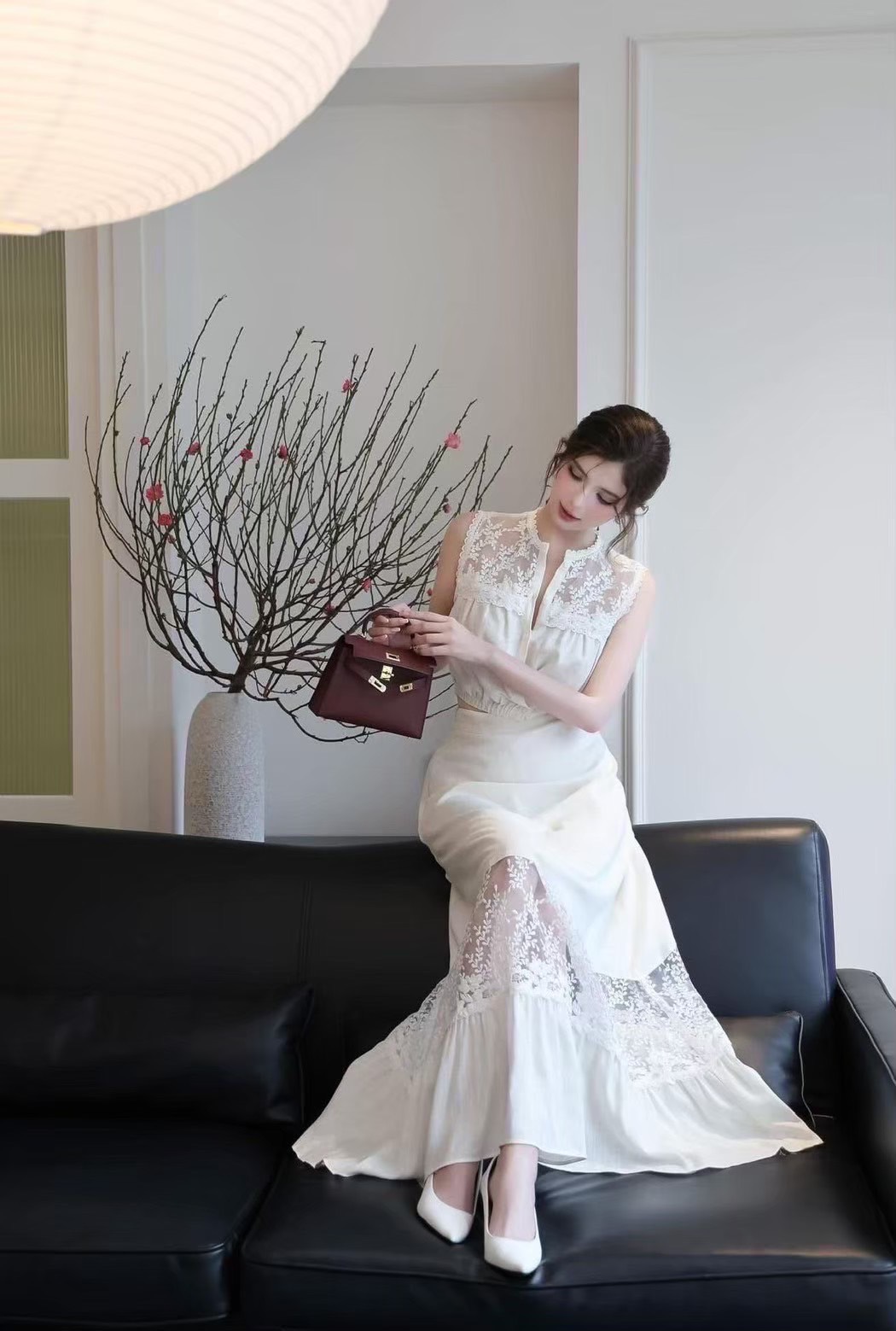 ชุดเซทแฟชั่น Setเสื้อโทนสีขาว งานผ้าดี๊ดี ผ้าดีมาก ทรงปล่อยๆ ใส่สบายๆ ด้านบนแต่งซีทรูลูกไม้