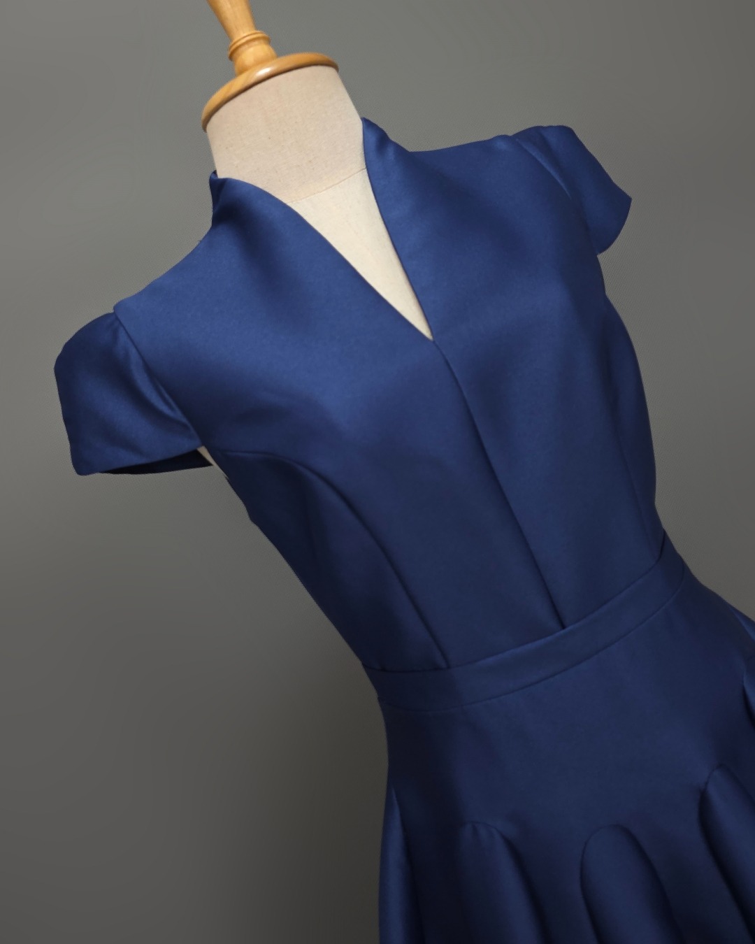 เดรสแฟชั่น เดรสเสื้อคอตั้ง แขนสั้น กระโปรงบาน